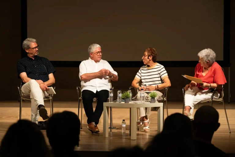 Cervera viu la poesia amb Isabel Valverde i Ferran Bacardí