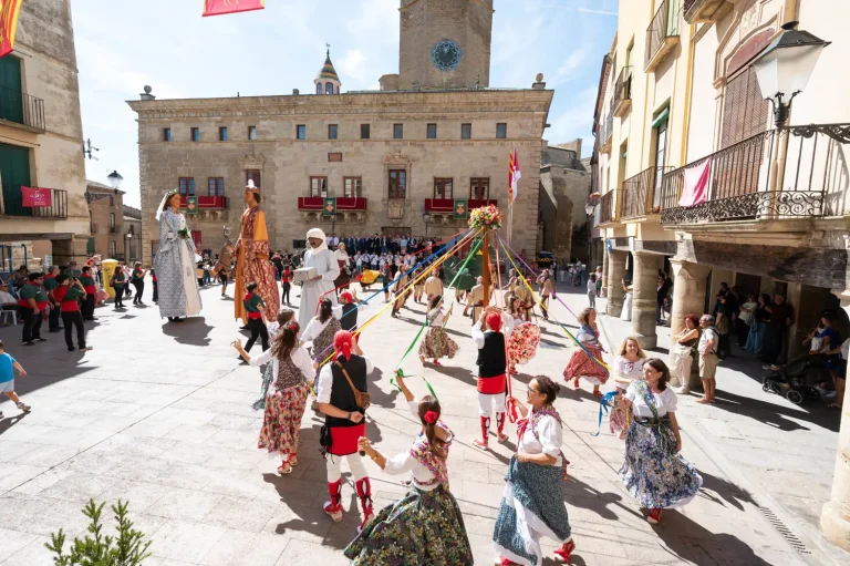 La cultura popular de Cervera abraça la Trobada de les Cerveres